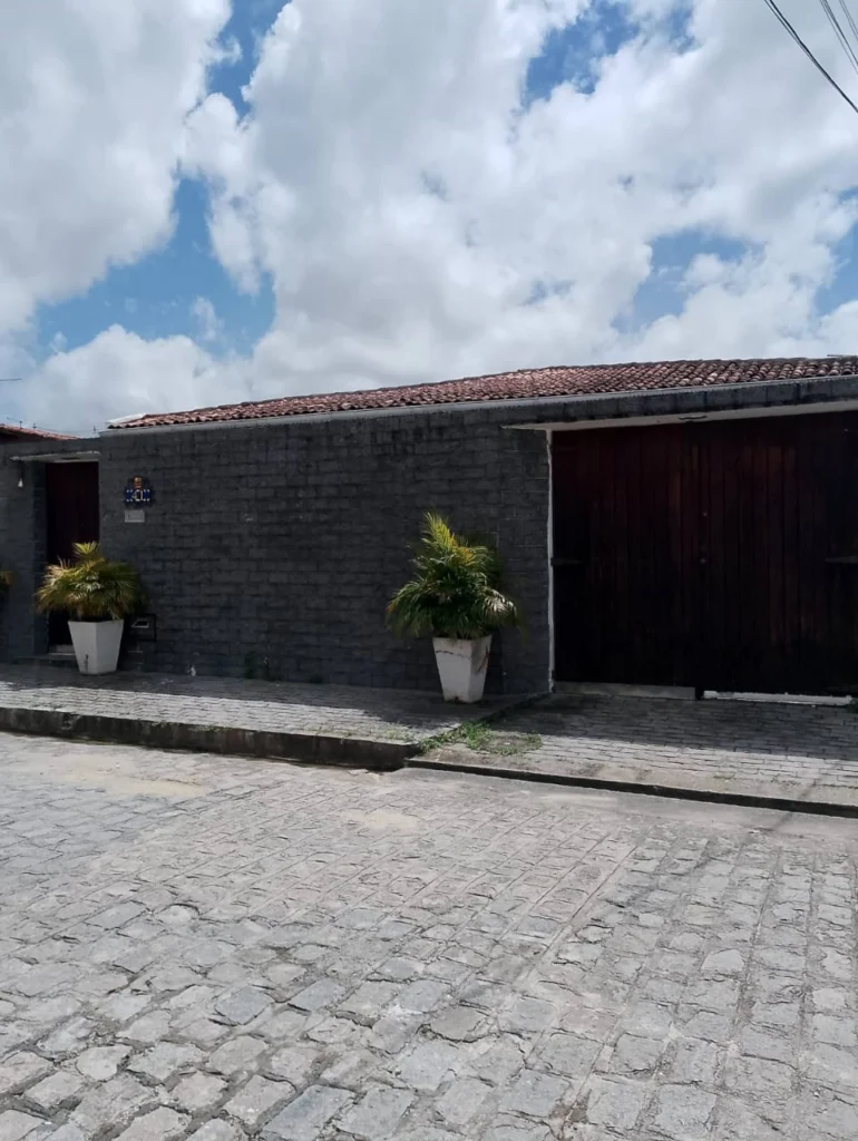 Casa à Venda no Eustáquio Gomes | 4 Quartos, Suíte e Garagem para 3 Carros